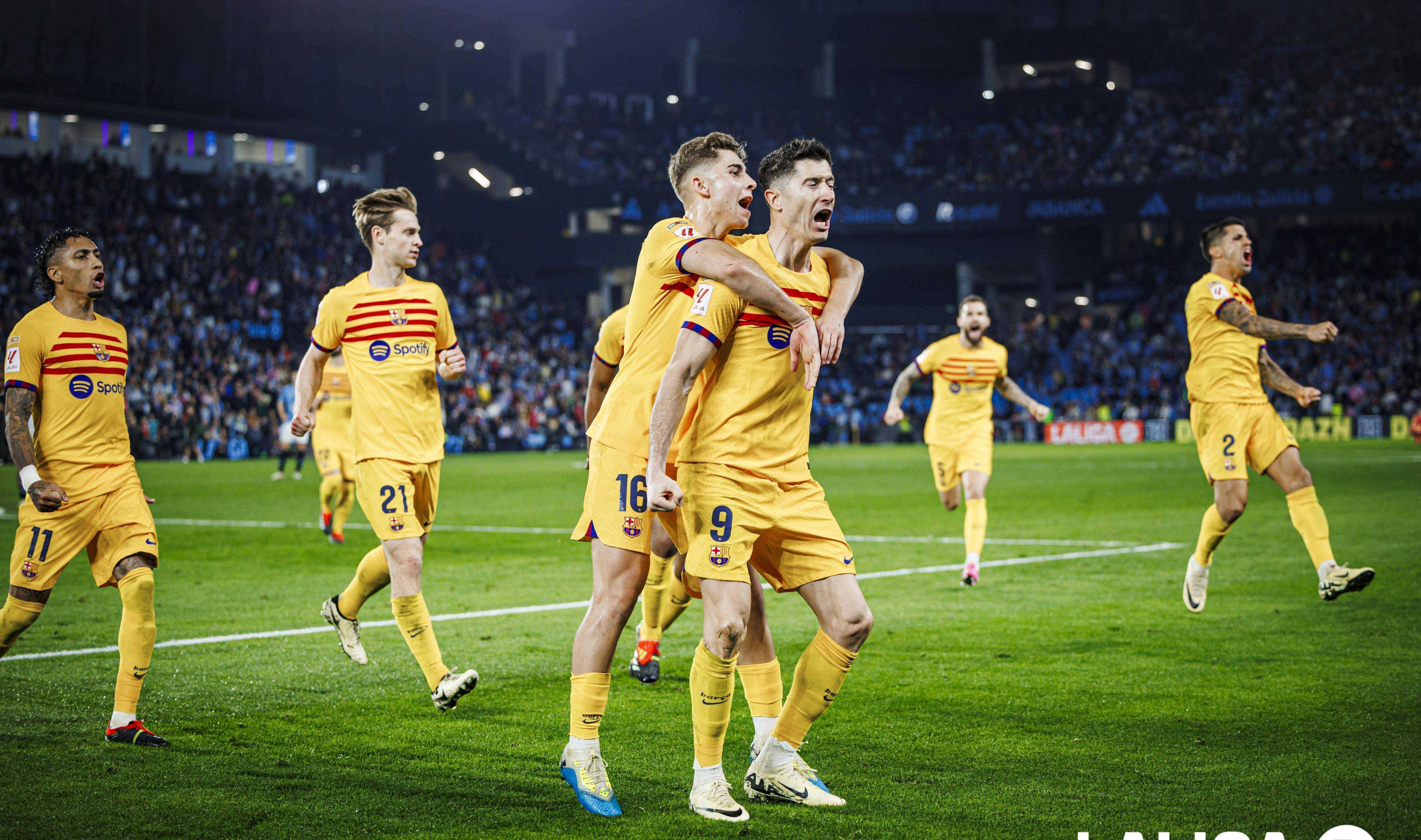 足球狂欢盛宴,球迷沉浸其中无法自拔的简单介绍 足球狂欢盛宴,球迷沉浸其中无法自拔的简单介绍