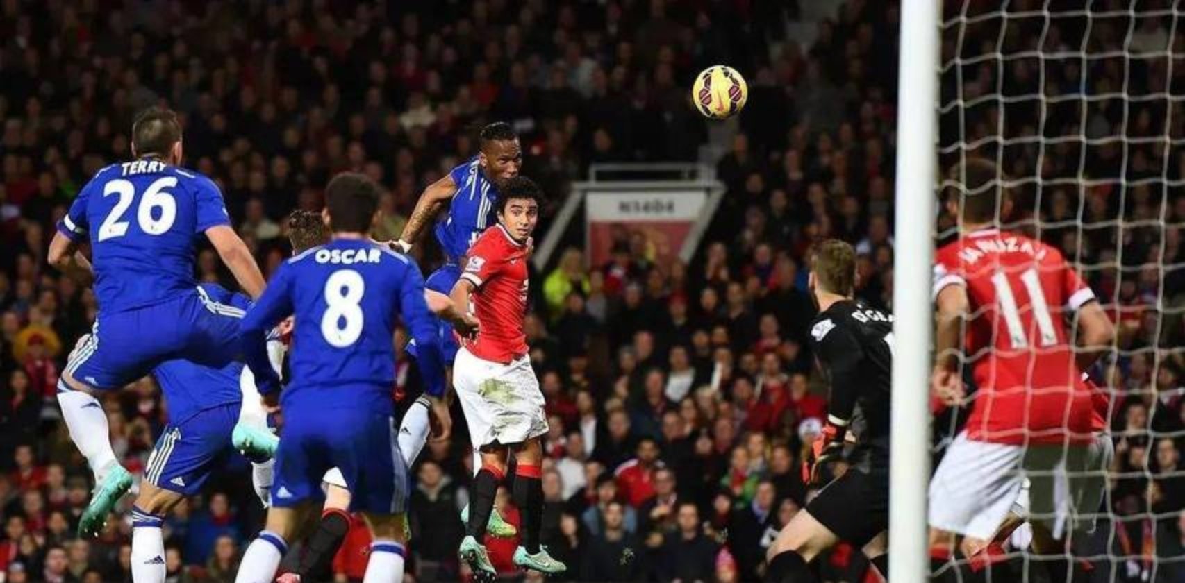 曼联球员表现低迷,球迷情绪起伏不定 曼联球员表现低迷,球迷情绪起伏不定