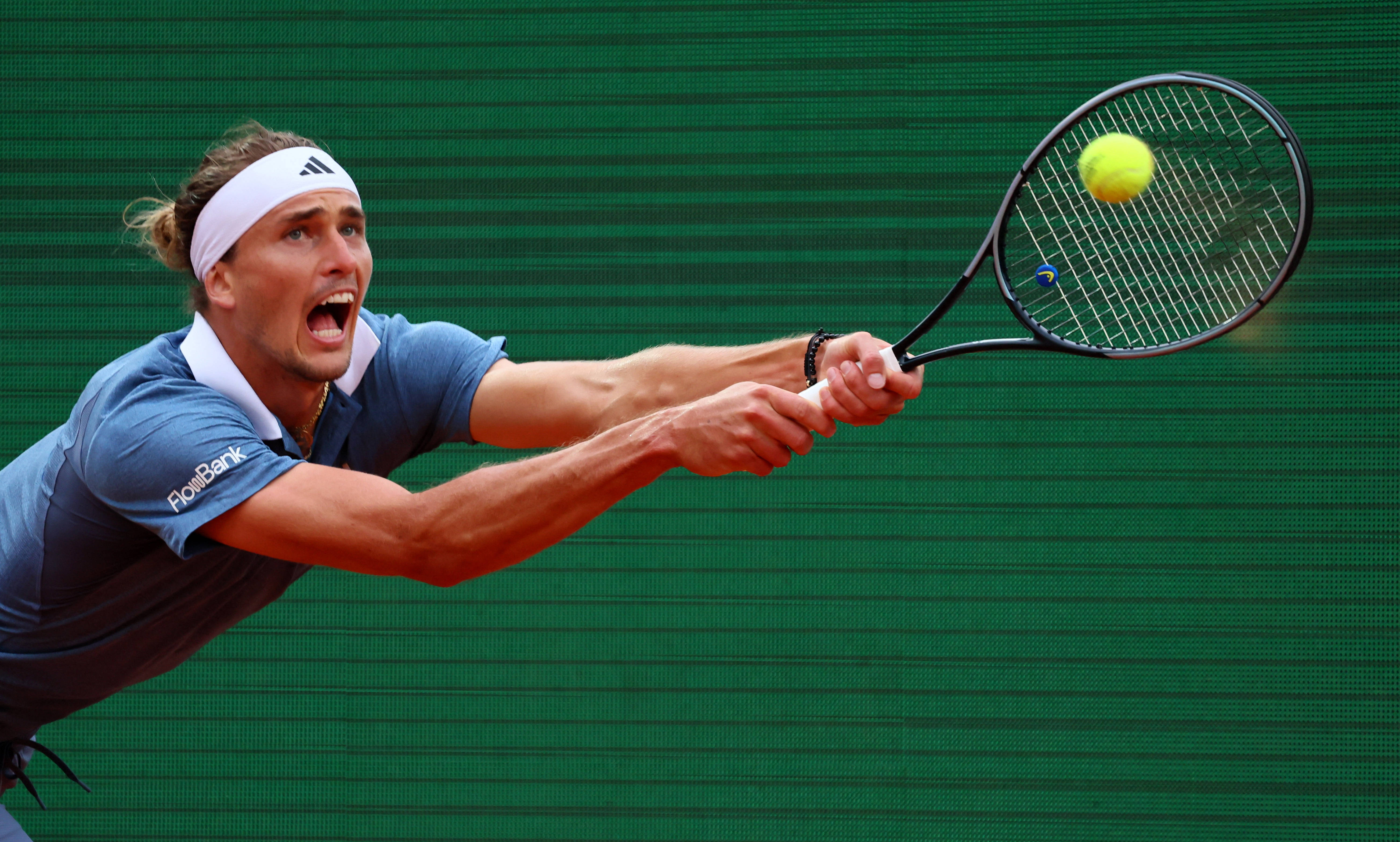 关于西班牙网球队完胜日本网球队，兹维列夫高光表现的信息