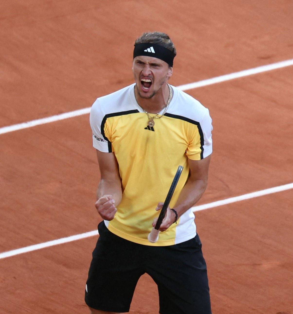 关于西班牙网球队完胜日本网球队，兹维列夫高光表现的信息