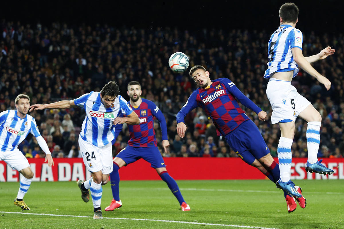 巴萨球员受伤下场，全队气氛紧张