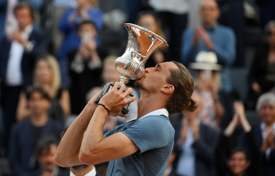 关于年终总决赛鏖战拉沃尔杯,兹维列夫点燃赛场的信息 关于年终总决赛鏖战拉沃尔杯,兹维列夫点燃赛场的信息