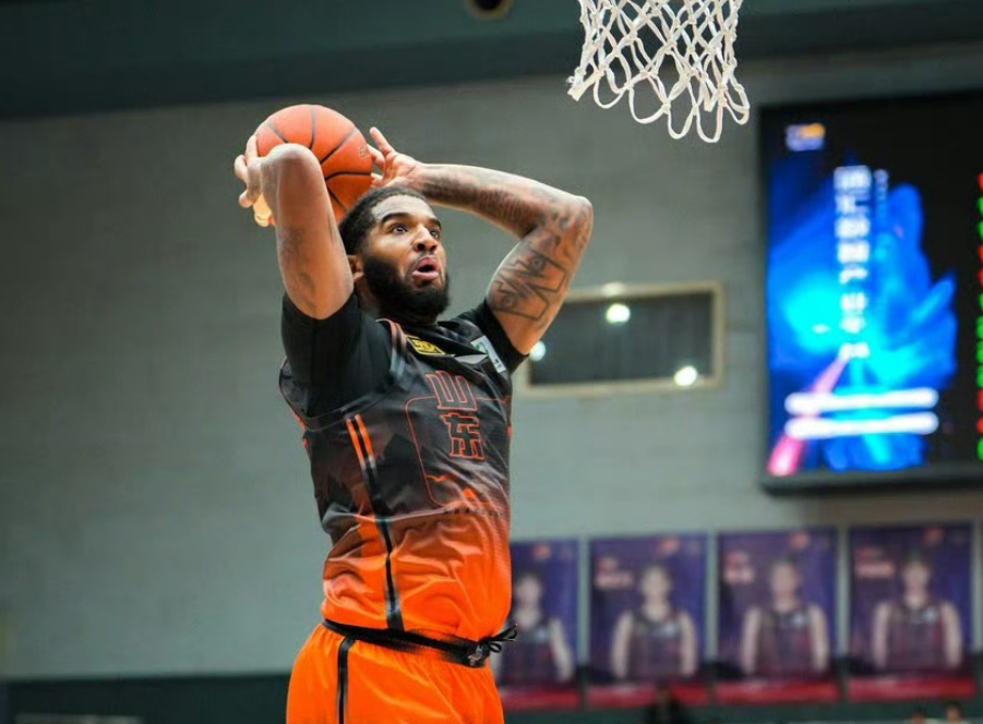 国王逆转山东队，高诗岩刷新纪录