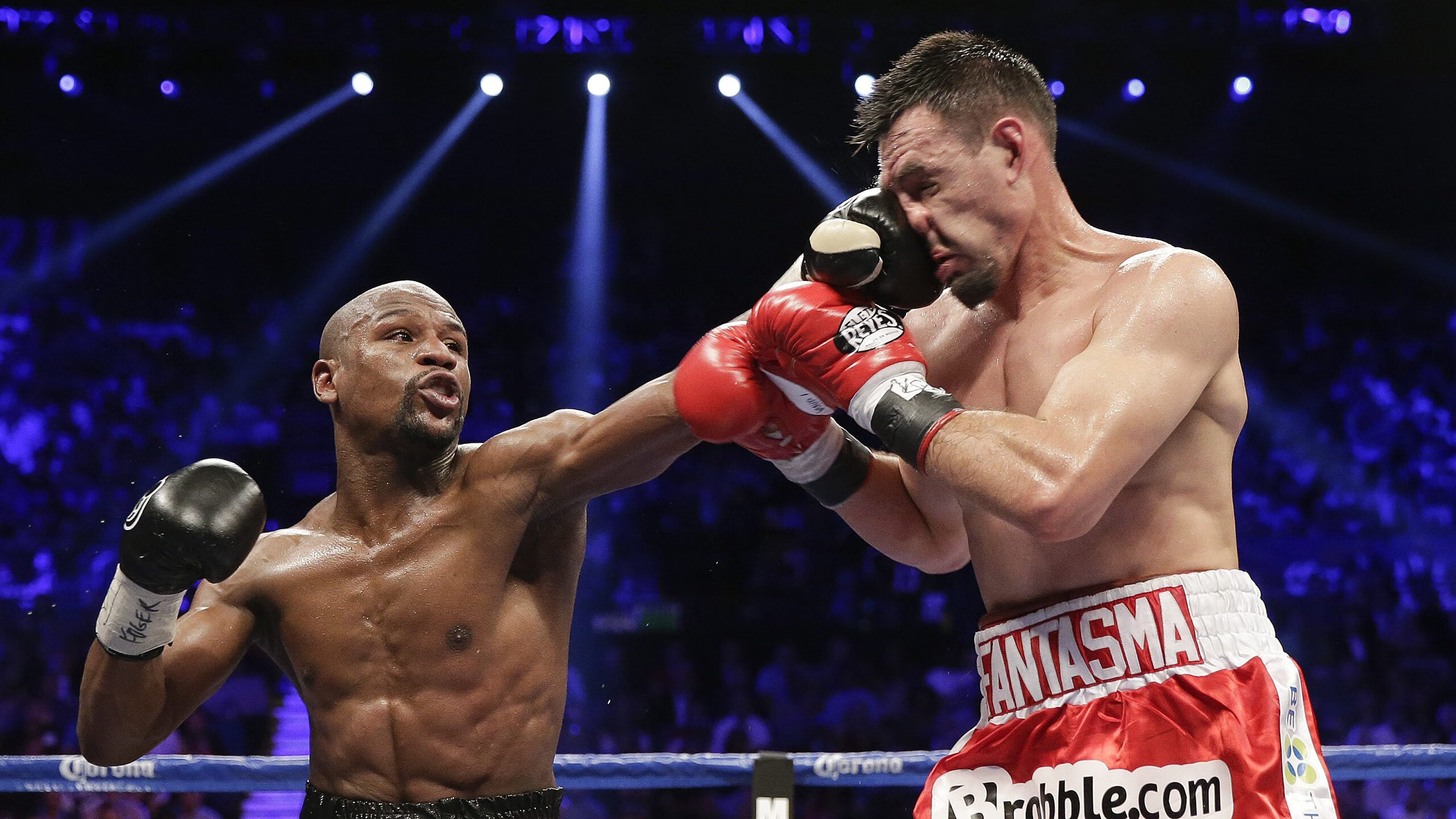 布克让比赛提前失去悬念,老鹰压哨绝杀凯尔特人,篮球之夜的双重戏剧